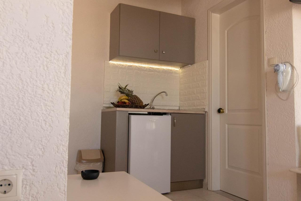 Eugenia Studios & Apartments Ialysos  Extérieur photo