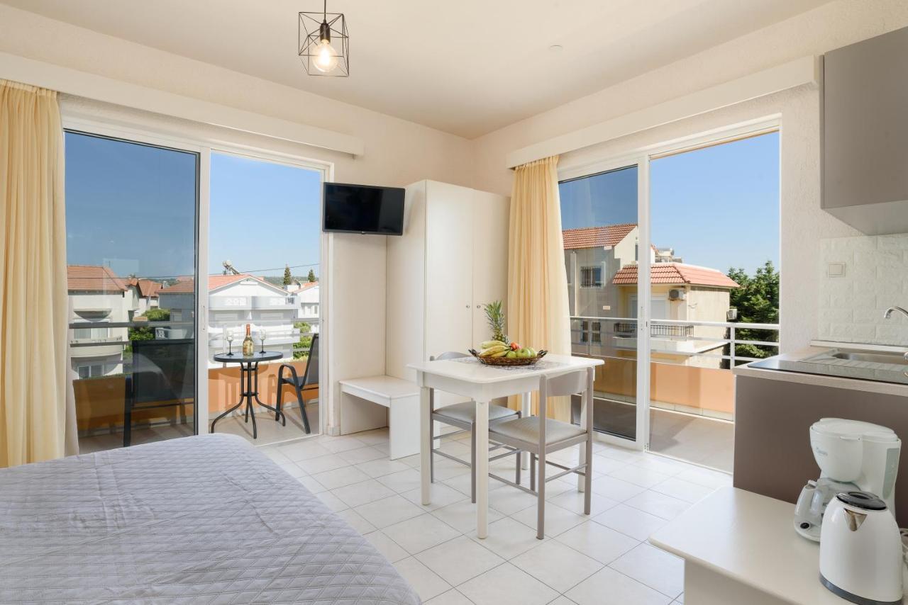 Eugenia Studios & Apartments Ialysos  Extérieur photo