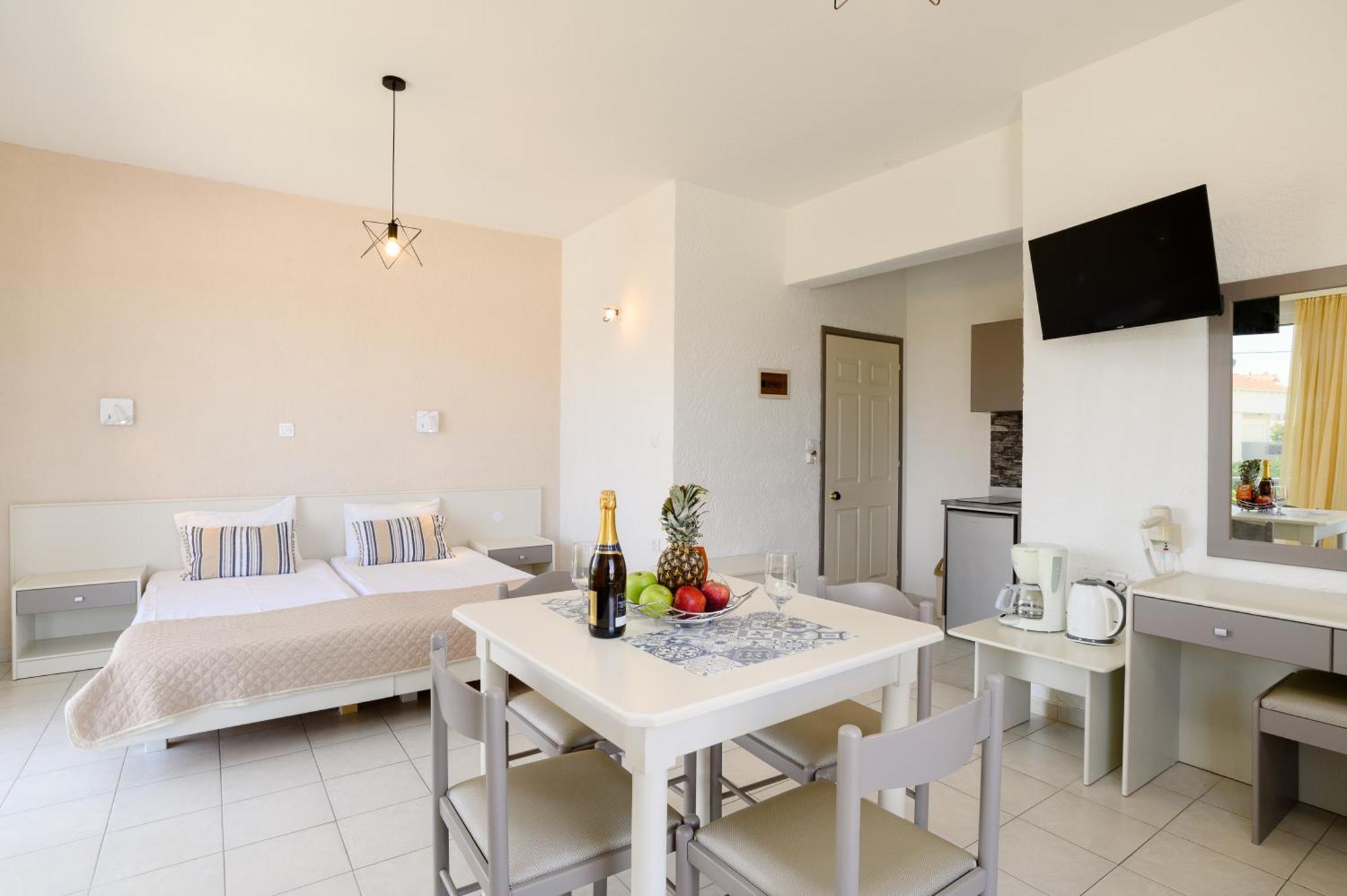 Eugenia Studios & Apartments Ialysos  Extérieur photo