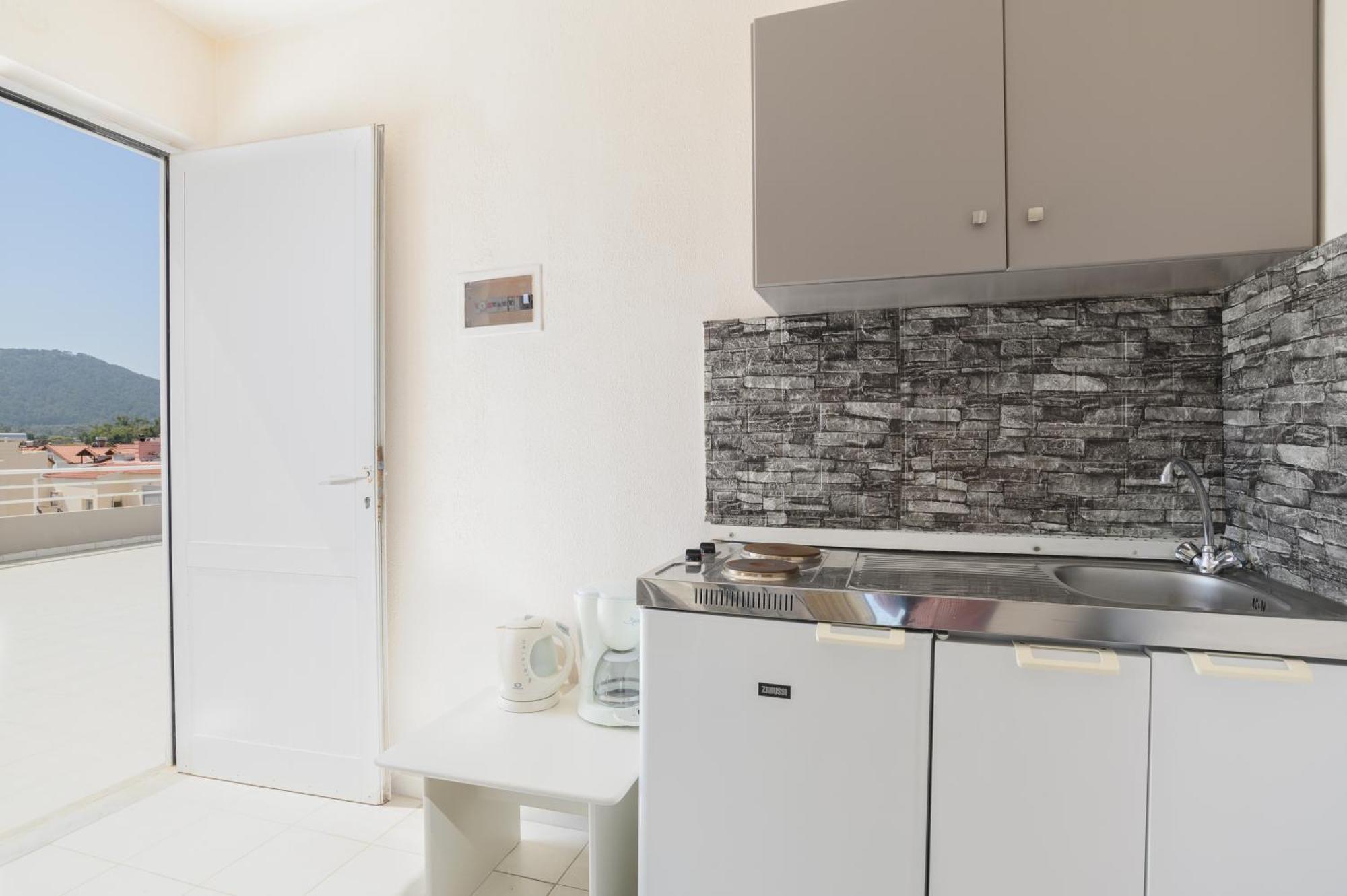 Eugenia Studios & Apartments Ialysos  Extérieur photo