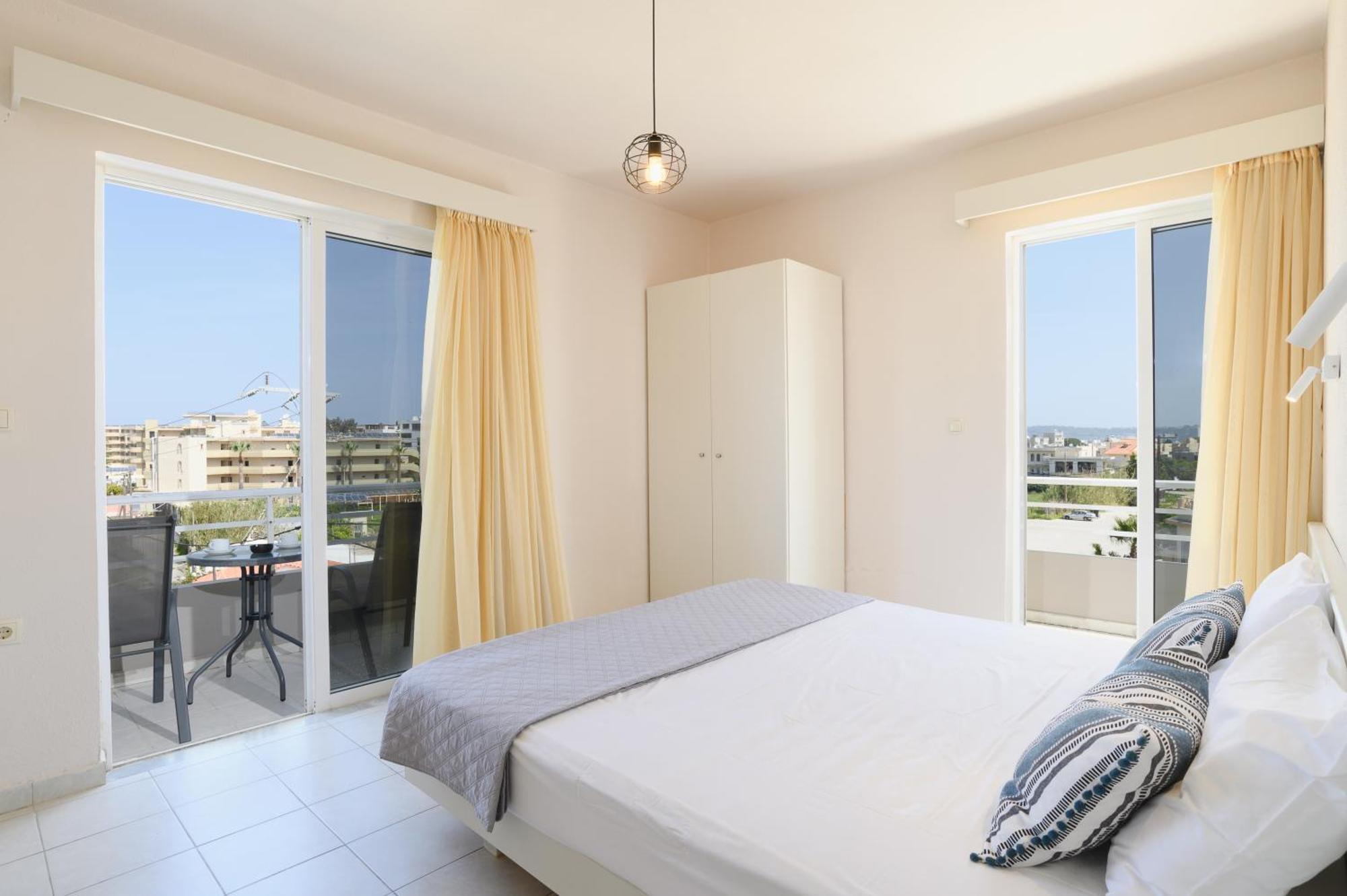 Eugenia Studios & Apartments Ialysos  Extérieur photo