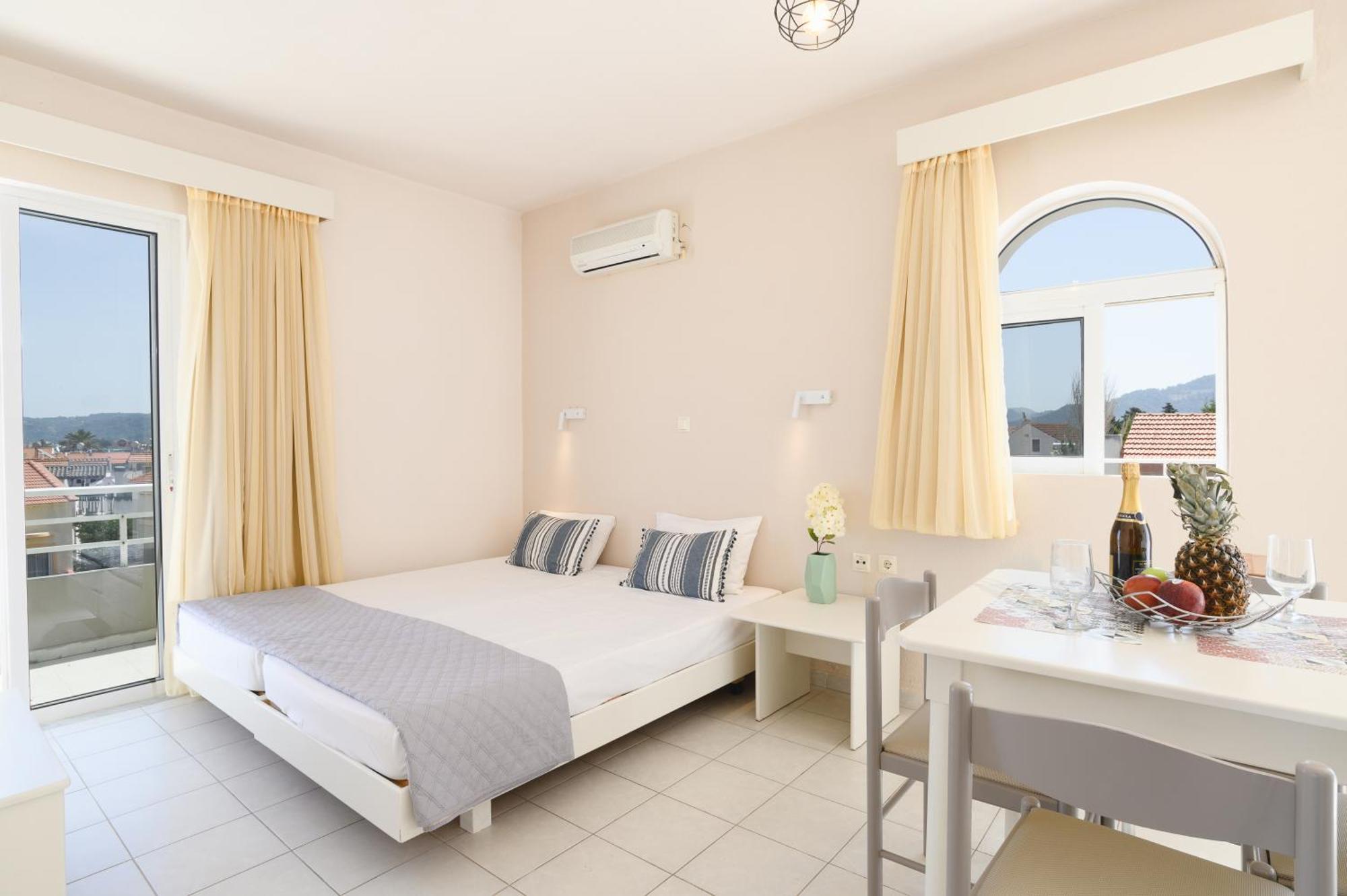 Eugenia Studios & Apartments Ialysos  Extérieur photo